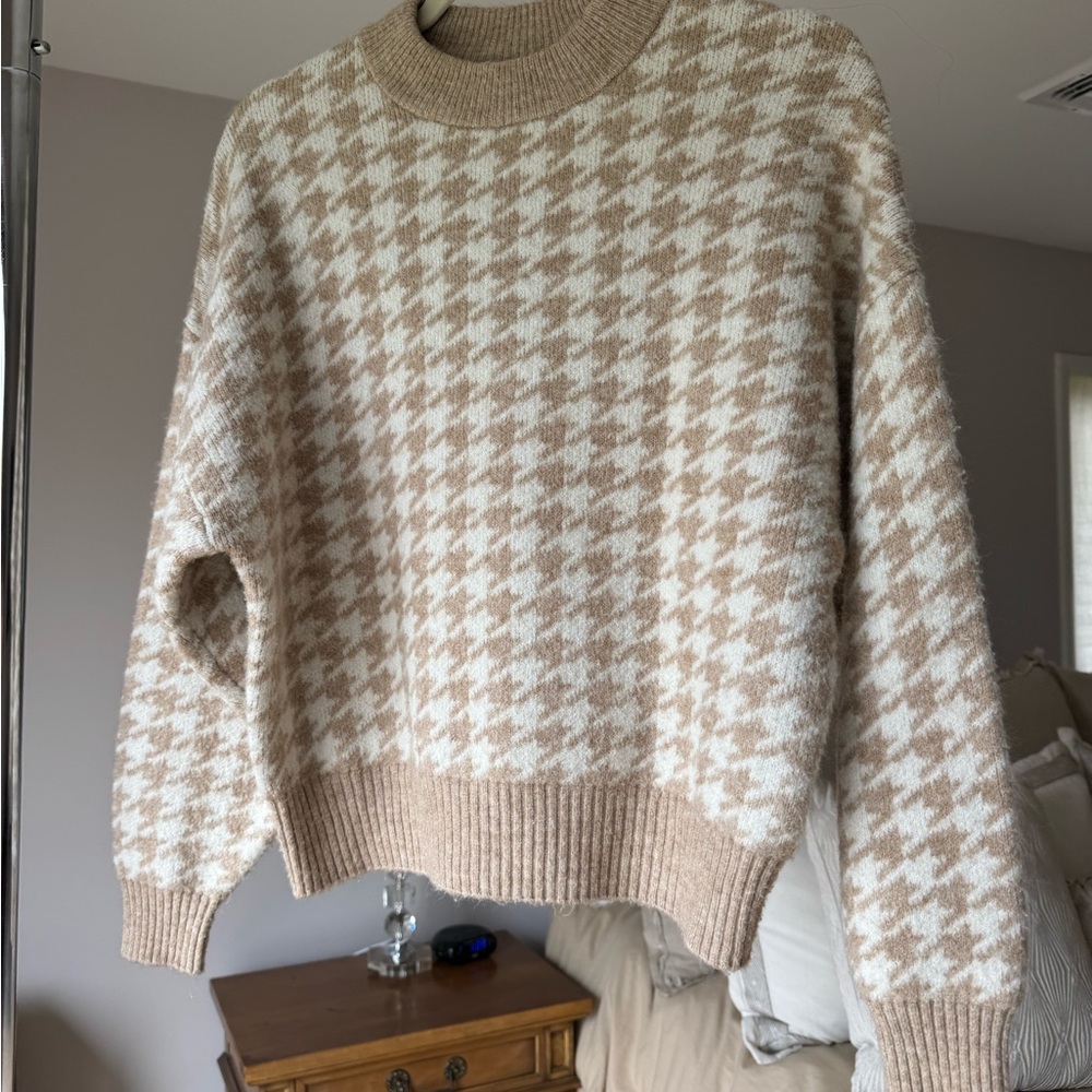 H&M Houndstooth Mock Neck Sweater - Beige/Cream, sz M